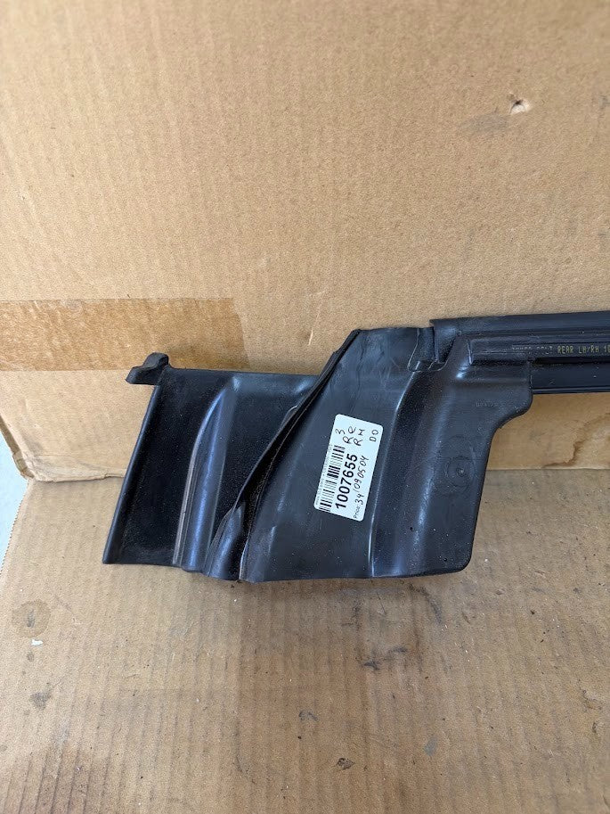 ✅ 17-23 Model 3 Rear Right Door Window Inner Belt Seal 1090504