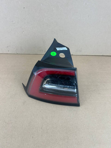 ✅Tesla Model 3 Rear Left Tail Light Lamp Quarter Mounted 3 Pin 1077397 w/scratch