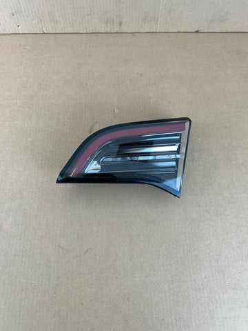 ✅2017-2020 Tesla Model 3 Right RH Inner LED Tail Light 1077402-00-G w/scratch