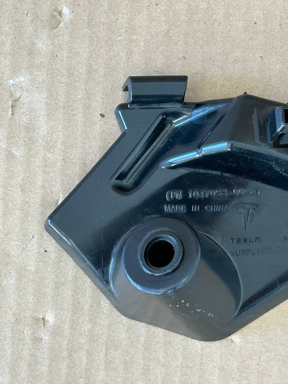 ✅NEW! 2015-2021 Tesla Model X Front Right Side Fender Bracket Mount 1047093-00-H