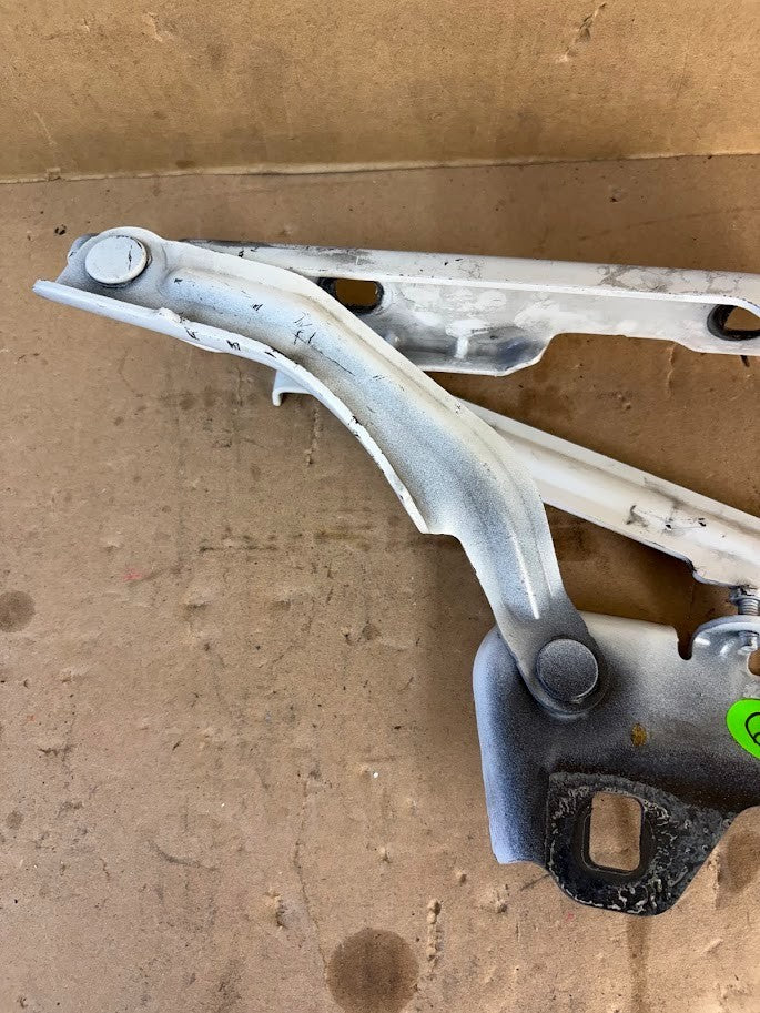 ✅ Rivian R1S/R1T Right Hand Hood Hinge PT00003557