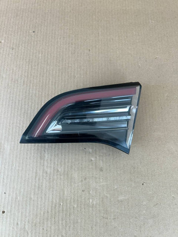 ✅ 17-23 Tesla Model 3 Back Rear Right Tail Light Liftgate 1077402-00-G w/crack