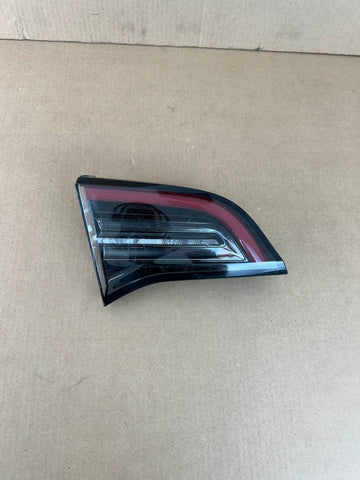 ✅OEM 17-23 Tesla Model Y/3 Rear Left Side Tail Light 3 Pin 107740300 w/scratches
