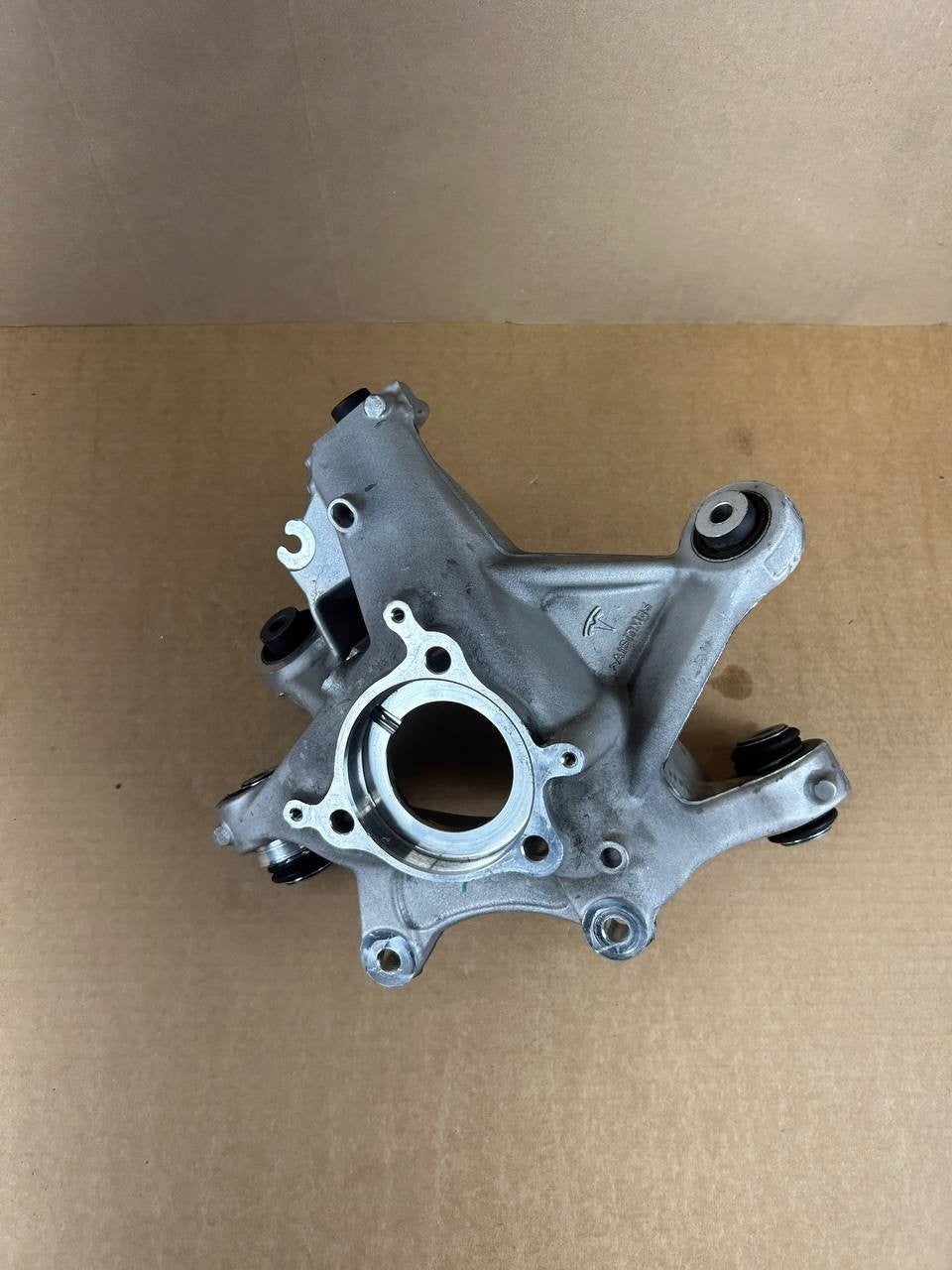 ✅2020-2024 Tesla Model Y Rear Side Suspension Spindle Knuckle Right 1188416-00-G