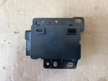 ✅ 17-23 Tesla Model 3 Y Center Console USB/AUX Hub Control Module 1522264-00-B