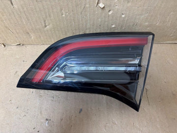 ✅ 20-23 Tesla Model 3 Y Inner Tail Light Right Side 4 Pin 1502089-00-B /damaged