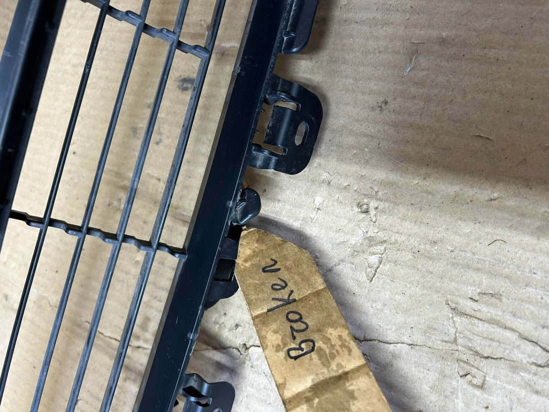✅ 20-24 Tesla Model Y Grille Front Center Lower  1493759-00-A /damaged