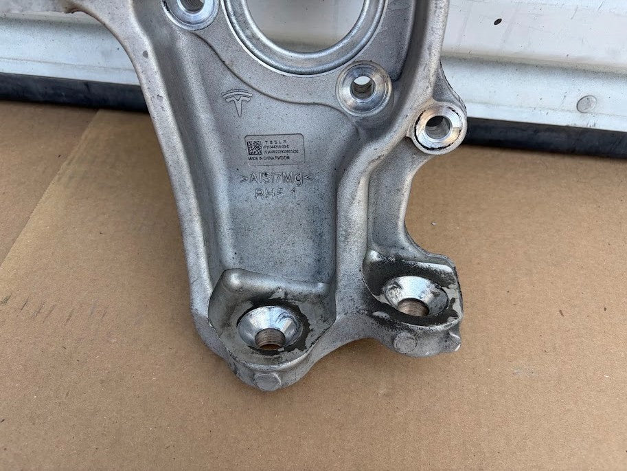 ✅ 2017 -2023 Tesla Model 3 Front Right Passenger Steering Knuckle 1044316-00-E