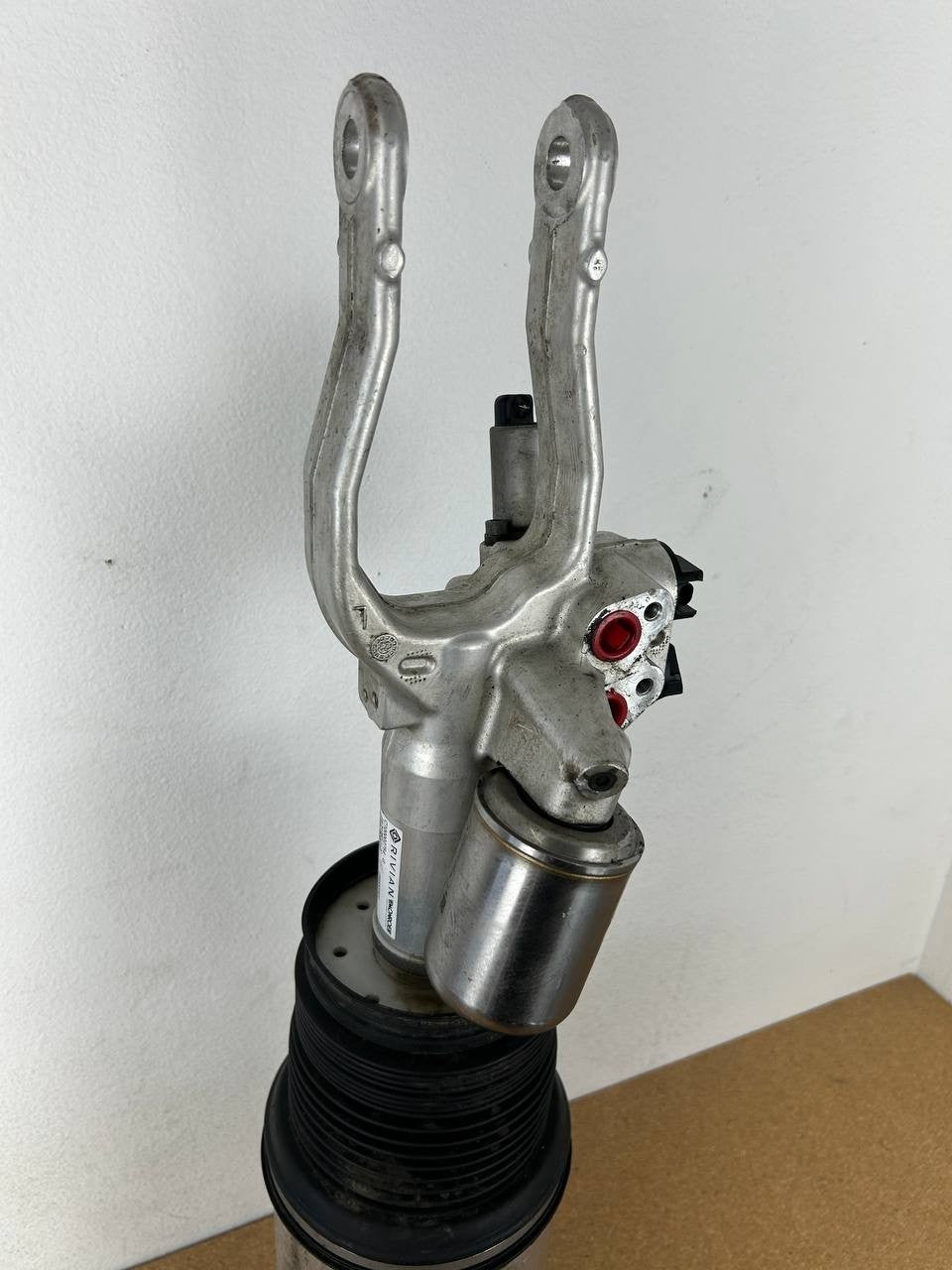✅Rivian R1T Front Left Suspension Shock Absorber C100002754-G