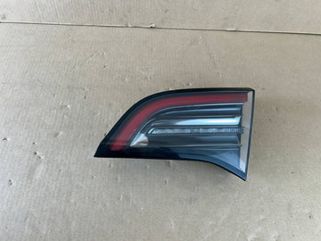 ✅ 2021-2023 Tesla Model 3/Y  4-Pin Inner Tail Light Right Side 1502089-00-B