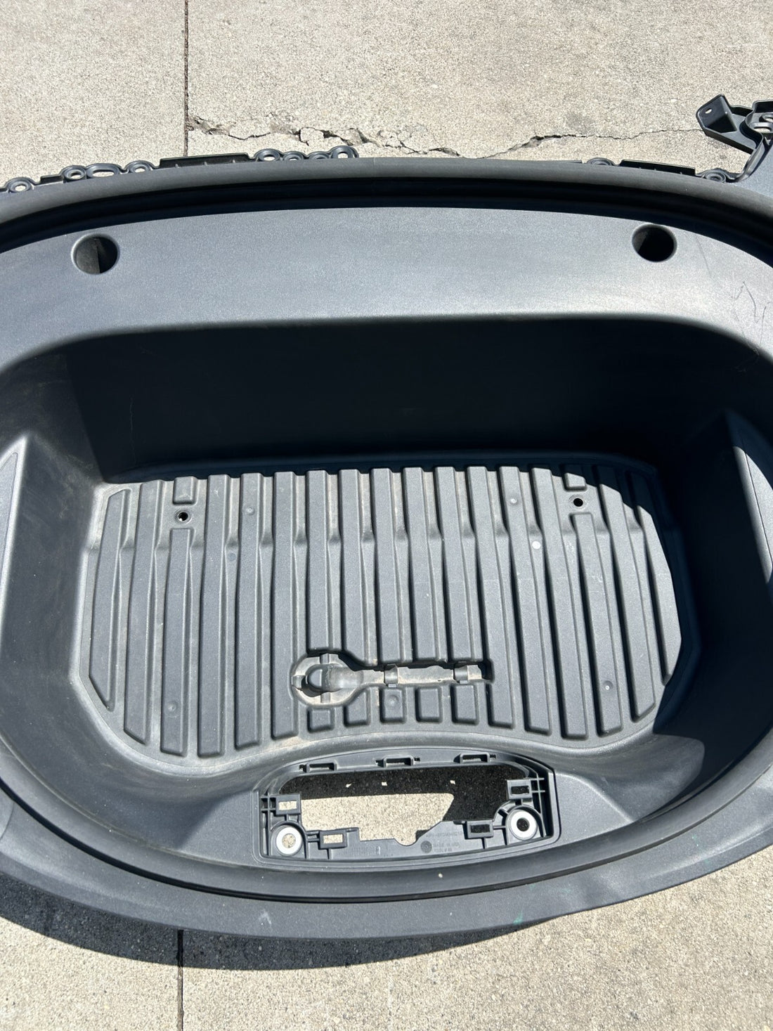 ✅2021-2023 Tesla Model 3 Front Trunk Storage Tray Box Compartment 1526738-00-B