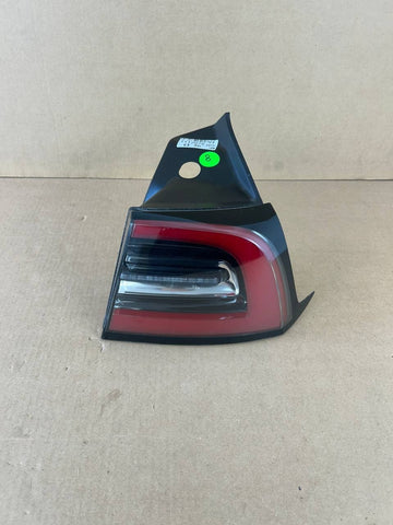 ✅ 17-23 Tesla Model 3/Y OEM Right Rear LED Tail Light 3-Pin 1077398 w/scratches