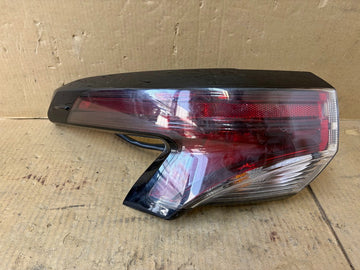 ✅2021-2023 Toyota Sienna Left Side Outer Taillight 949 502-28/scratched