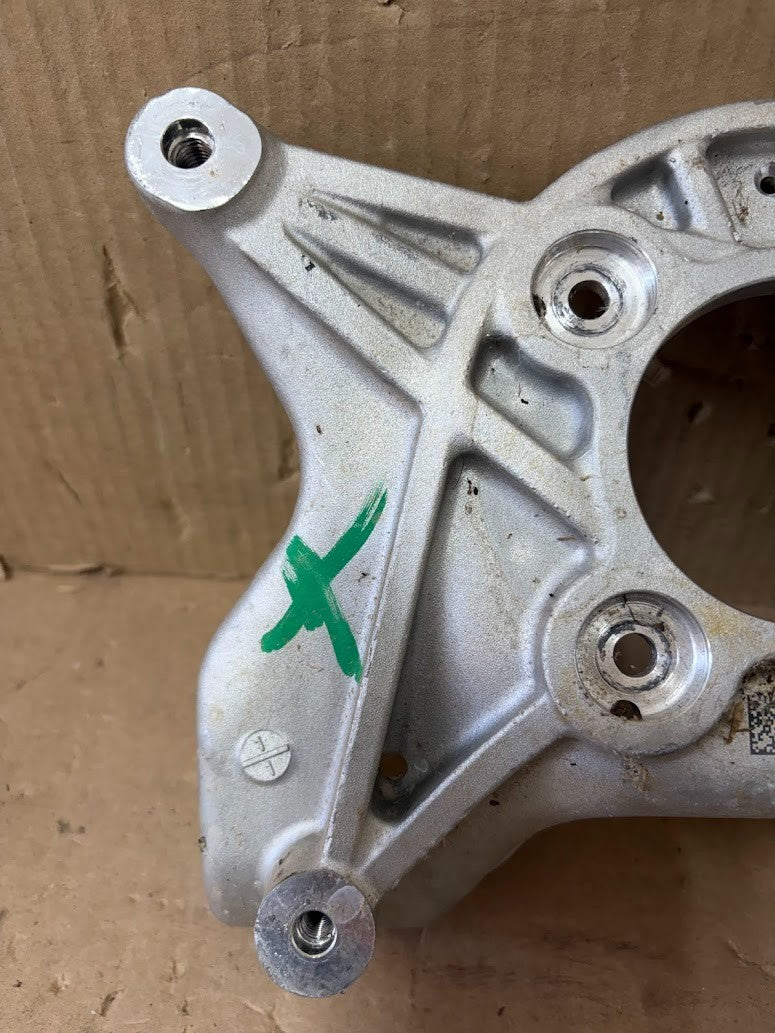 ✅2017-2023 Model 3 Front Driver Side Upper Strut Mount Bracket Left 1044032-00-C