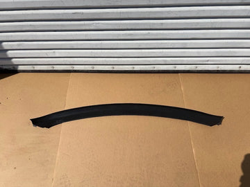 ✅ 16-26 Tesla Model X  Rear Bumper Center Molding Trim 1047976-00-D /scratched