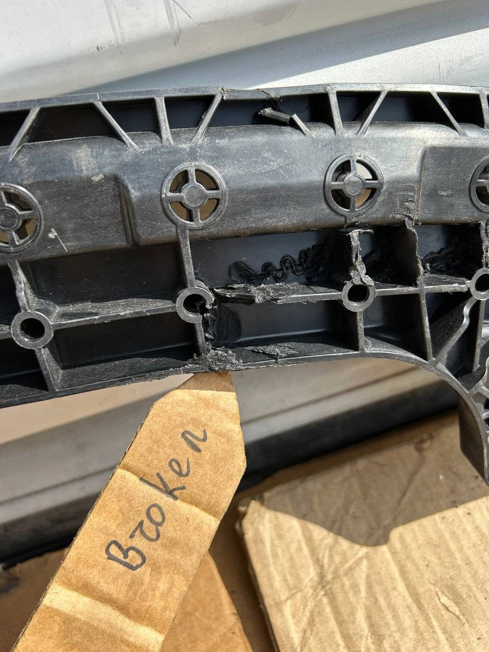 ✅ 24-26 Tesla Model 3 Front Ankle Catcher Reinforcement 1694328-00 /repaired