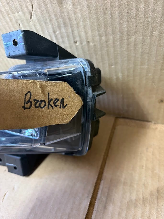 ✅ 17-23 Tesla Model 3/Y Front Left Side Fog Light 1077391-00-F /damaged