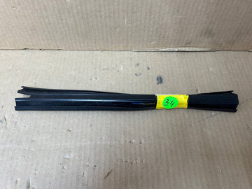 ✅ PT00031236/37 Rivian R1S Front/Rear LH/RH Side Door Window Glass Guide Seal