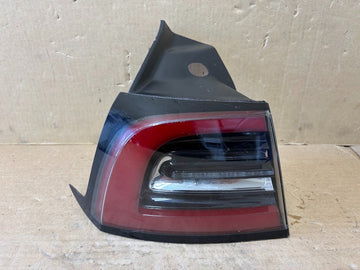 ✅ 17-23 Tesla Model 3 Outer Left Tail Light Assembly 3 Pin 1077397-00-H /scratch