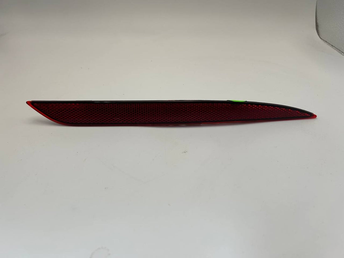 ✅ 20-24 Tesla Model Y  Rear Reflector Right Side 1800035-00