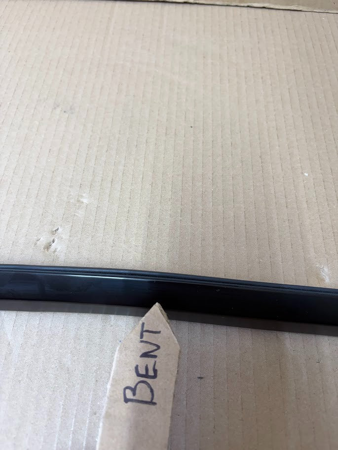 ✅17-23 Tesla Model 3 Rear LH/RH Outer Door Belt  Weatherstrip 1080745/47/bent