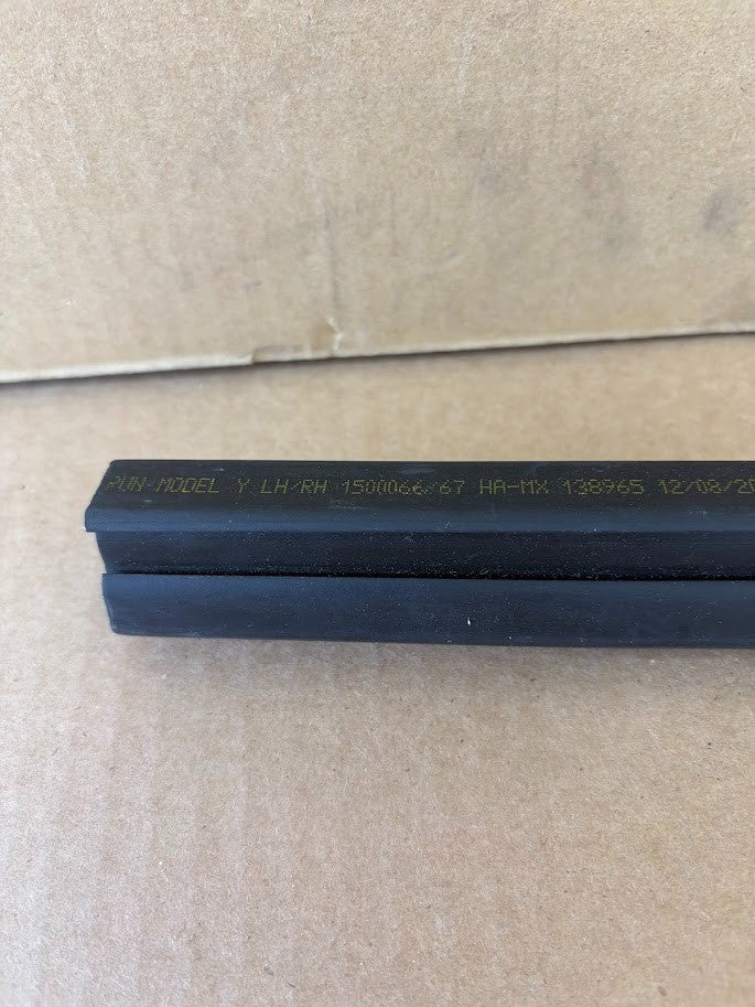 ✅NEW! 20-24 Model Y Front Left A-Pillar Flag Glass Weatherstrip Seal 150006600B