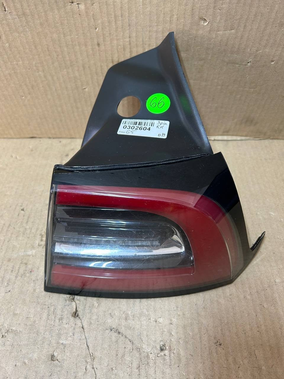 ✅ 17-23 Tesla Model 3/Y OEM Right Rear LED Tail Light 3-Pin 1077398-00-H