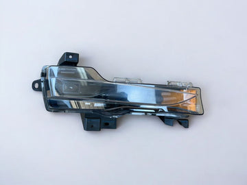 ✅ 17-23 Tesla Model 3 Front Right Turn Signal Light OEM 1077390-00-F /broken