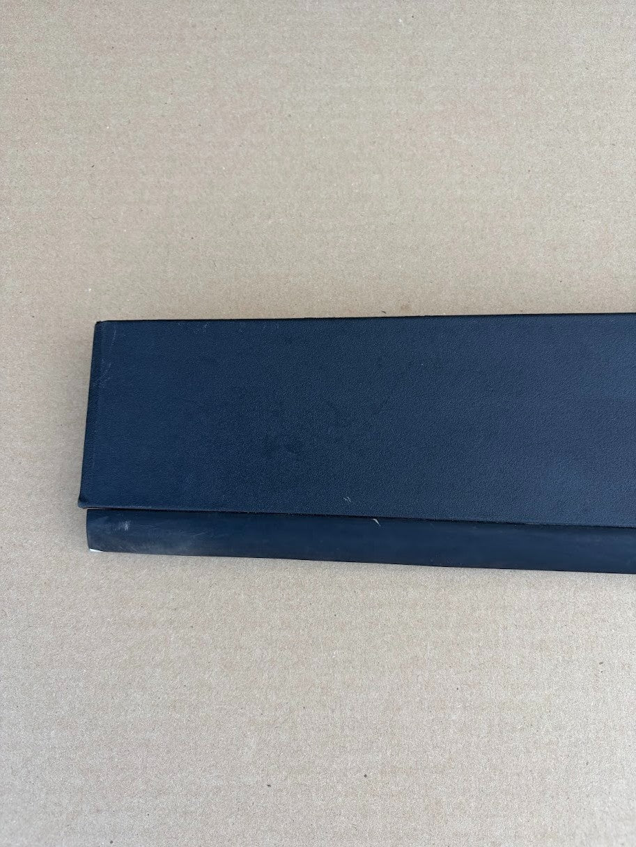 ✅ 2023-2024 Tesla Cybertruck Right Bedside Sail Applique Gen2  2009391-00-A
