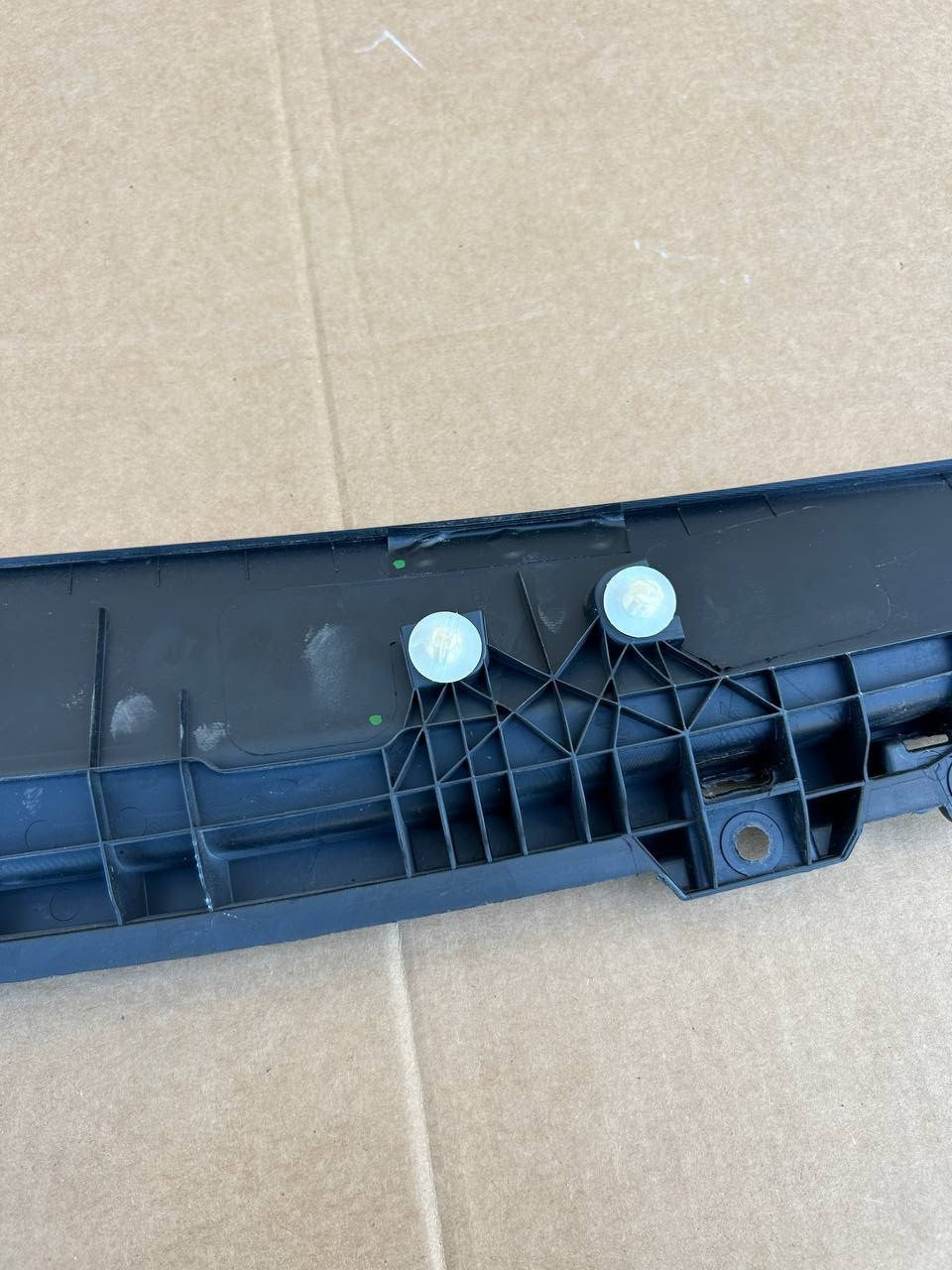 ✅2017 - 2020 Tesla Model 3 Front Windshield Wiper Cowl Screen Panel 1081676-00-C
