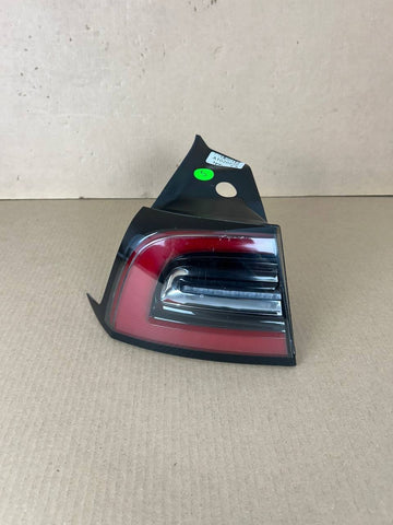 ✅ 17-23 Tesla Model 3 Y LED Rear Outer Tail Light Left Side 1077397 w/scratches