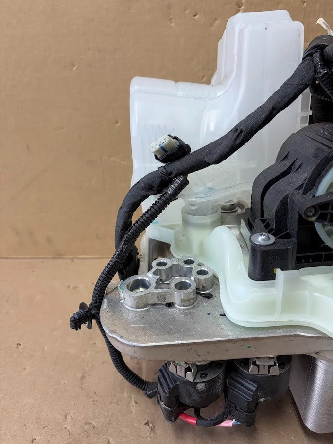 ✅ 24-26 Tesla Model 3 Highland/Y Juniper Coolant Bottle Pump 1506803-00-G