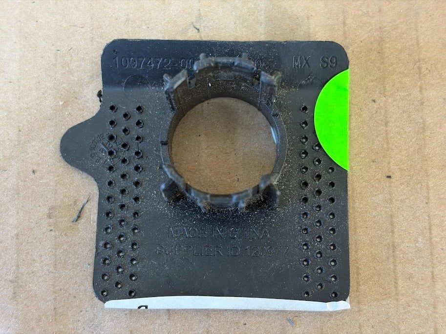 ✅ Tesla Model X Rear Right Park Assist Retainer Sensor Bracket  1097472-00-A