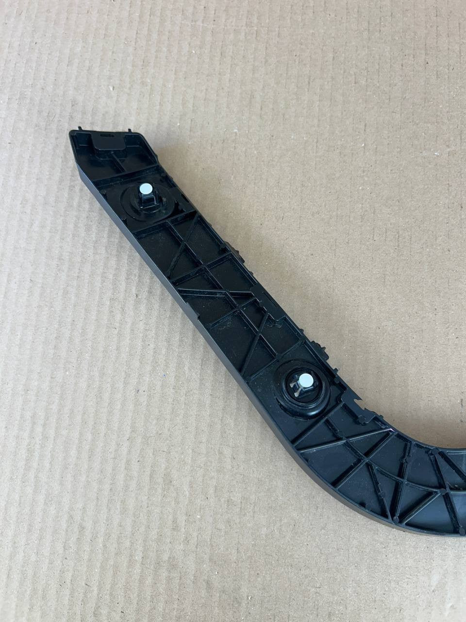 ✅20-24 Model Y Rear Left Bumper Retainer Support & Taillamp Bracket 1494043-00-A