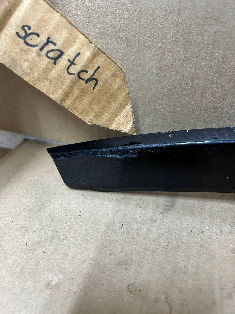 ✅ 16-20 Tesla Model X Center High Mount Stop Light Lamp Assy 1034340 w/scratches