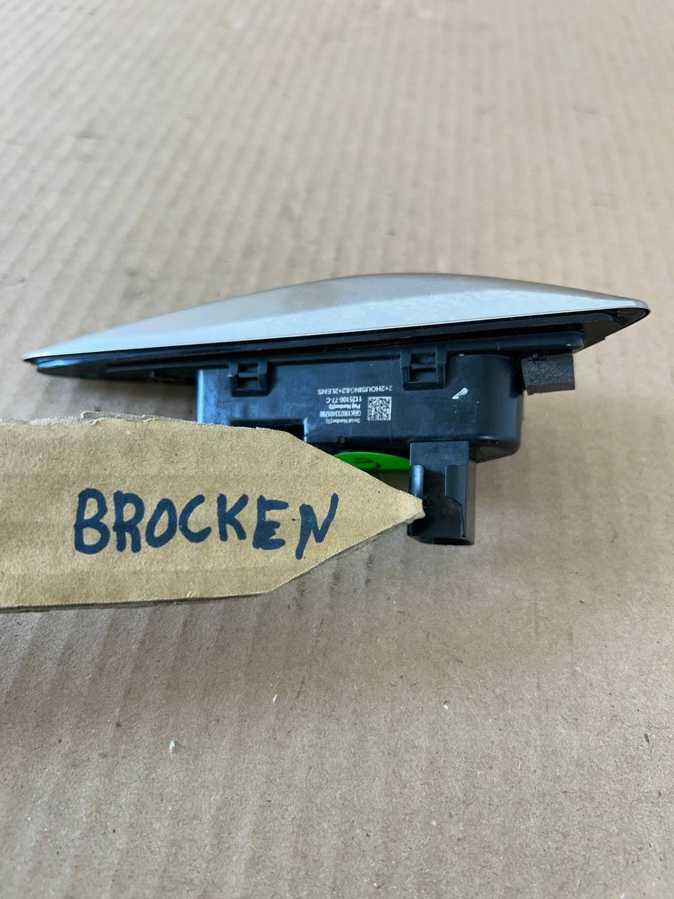 ✅ Tesla Model 3 Left Fender Camera Turn Signal Assembly 1125106-77-C /broken
