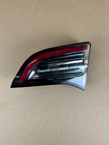 ✅2022 Tesla Model 3 Right Tail Lamp Trunk Mounted 1077402-96-G
