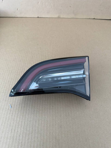 ✅ 2017 - 2023 Tesla Model 3 Back Rear Right Tail Light Liftgate OEM 1077402-00-G
