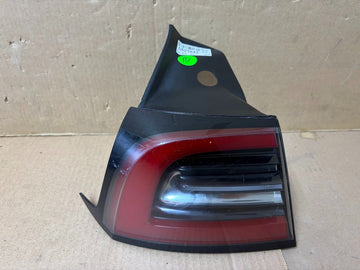 ✅17-23 Tesla Model 3/Y Rear Left Inner Taillight 4 PIN 1502086-00-D/scratched