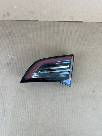 ✅ 17-23 Model 3 Rear Right Inner Taillight LED Lamp 3 Pin 1077402 /scratches