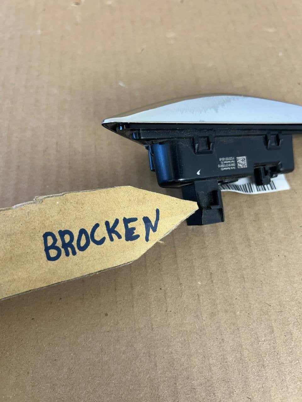 ✅16-20 Tesla Model X S 3 OEM Fender Camera Marker Right Side 1125107-00B /broken