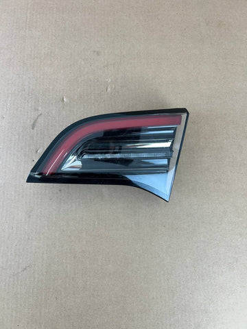✅2017-2020 Tesla 3 Inner Ttail Light Taillight Right 1502089-00-B w/scratches