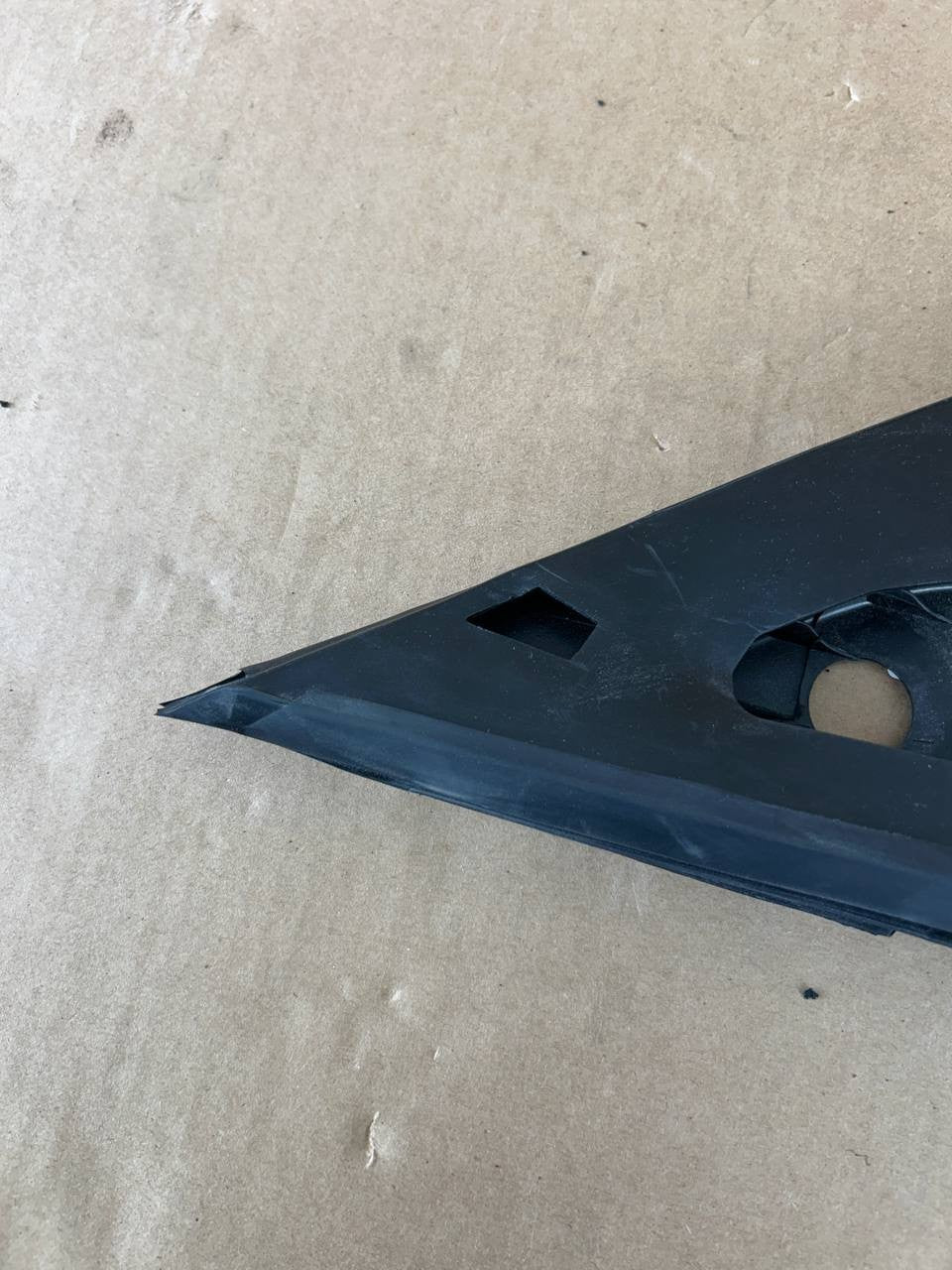 ✅17-26 Tesla Model 3 Front Right Door Window Seal Molding Trim 1090501