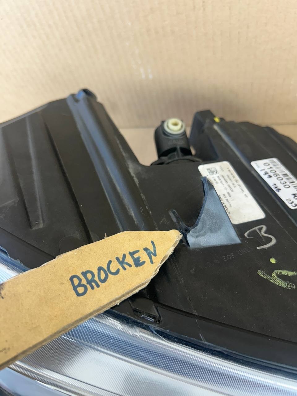 ✅Tesla Model S 15-20  Front RH Right Passenger Side LED Headlight /broken tab