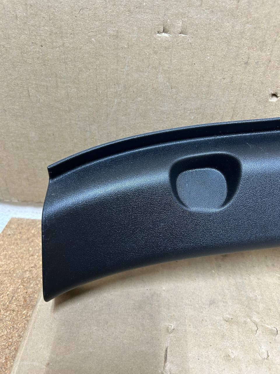 ✅ 20-24 Model Y Rear Trunk Lock Latch Sill Molding Trim Cover Panel 1494631-00-C