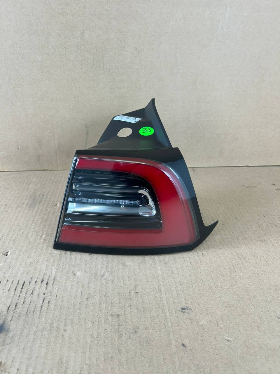 ✅ 17-23 Tesla Model 3/Y OEM Right Rear LED Tail Light 3-Pin 1077398
