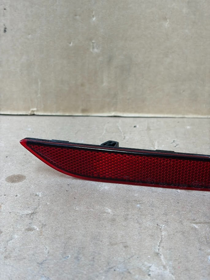 ✅17-23 Tesla Model 3 Rear Right Reflector Lamp Assembly 1077407
