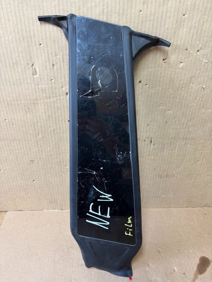 ✅20-23 Model Y Right Exterior B-Pillar Applique Glass Trim 1506886-00-C