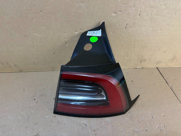 ✅ 20-243 Tesla Model Y Rear Right LED Tail Light 4 Pin 1502087-00-D