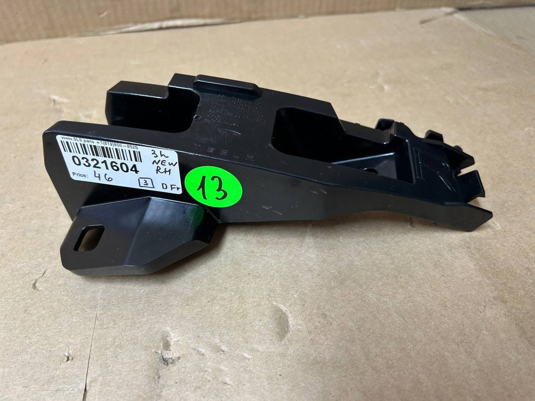 ✅ 2024-2025 Tesla Model 3 Highland Bracket Tail Lamp Right 1755643-00-D